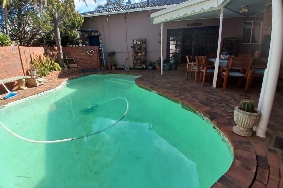 4 Bedroom Property for Sale in Herlear Northern Cape